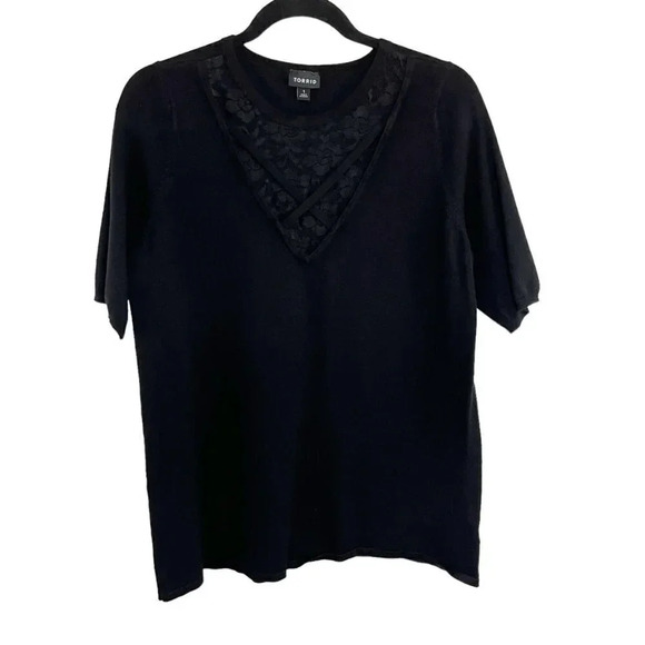 Torrid Black Knit Short Sleeve Shirt with Front Lace Detail Women's Size 1X - Picture 1 of 8